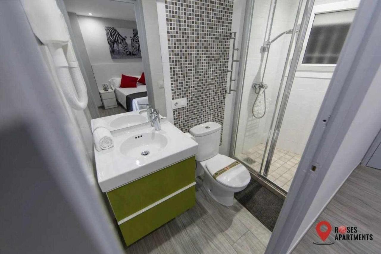 Roses Apartments Red Loft Vista Mar Lateral Luaran gambar